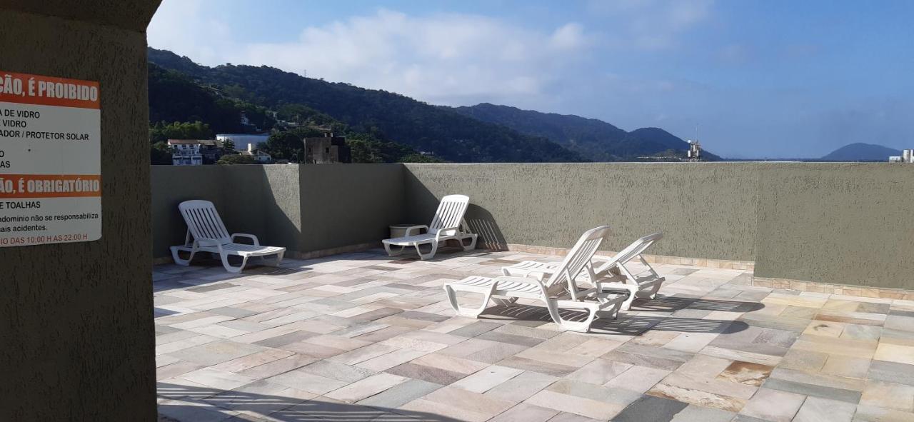 Praia Guarujá: Beachside Retreat with Pool and Flexible Check-in Exterior photo